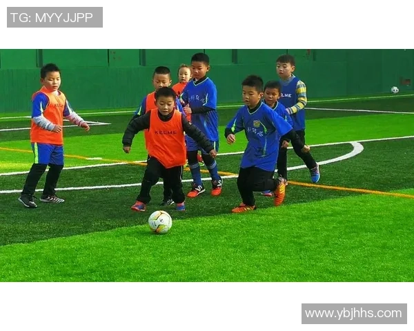 二年级足球小将卡通形象大集合，萌趣十足，陪你一起领略绿茵场上的活力与激情