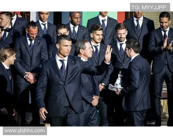 足球明星穿西装魅力爆棚 展现与赛场不同的帅气风采